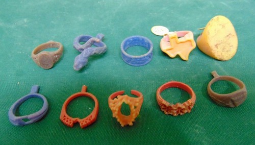 Vintage molded ring - molded, patterns